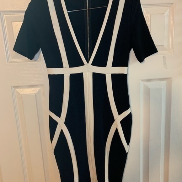 Low cut Black and White Classic Midi Dress Small - Picture 4 of 8